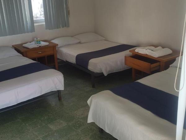 Casa Costa Brava : photo 4 de la chambre chambre triple avec salle de bains