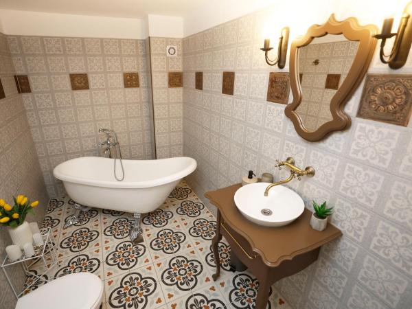 Villabaroque_Eger : photo 2 de la chambre chambre double deluxe avec baignoire