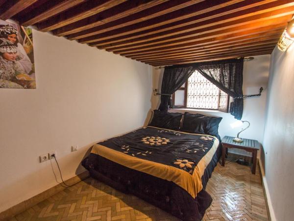 Riad Noujoum Medina : photo 7 de la chambre petite chambre double basique avec douche