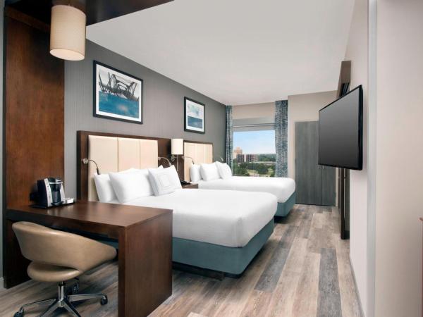 SpringHill Suites by Marriott Atlanta Downtown : photo 1 de la chambre suite avec 2 lits queen-size et canapé-lit