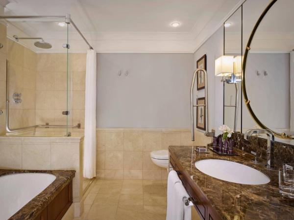 The Ritz-Carlton, Budapest : photo 3 de la chambre chambre lit king-size supérieure - vue sur parc ou ville