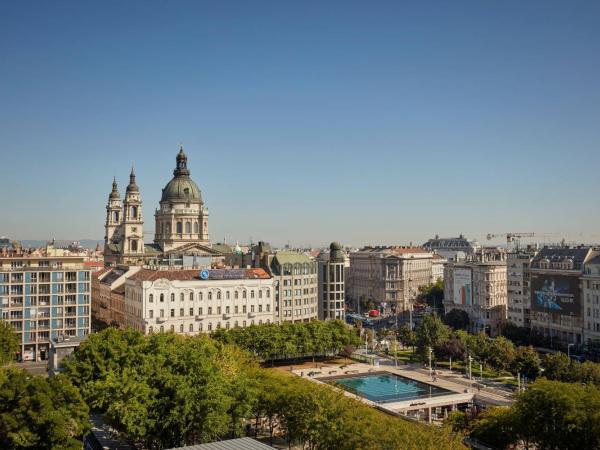The Ritz-Carlton, Budapest : photo 5 de la chambre chambre lit king-size club avec balcon et accès au salon club - Étage supérieur - vue sur parc ou ville