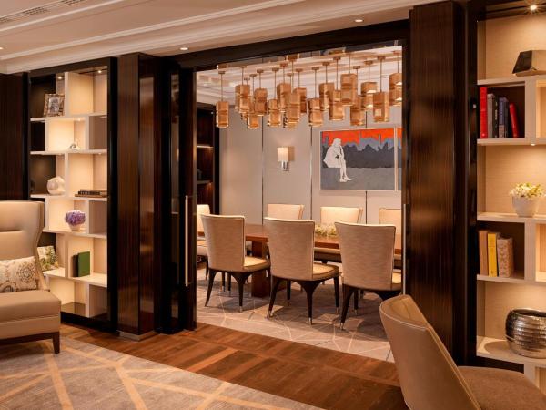 The Ritz-Carlton, Budapest : photo 6 de la chambre suite 1 chambre lit king-size - vue sur parc - accès au salon club