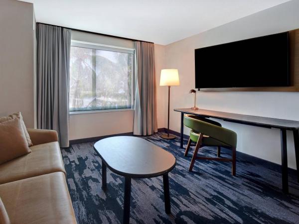 Fairfield Inn & Suites Las Vegas Airport South : photo 4 de la chambre suite 1 lit king-size avec canapé-lit - vue sur ville