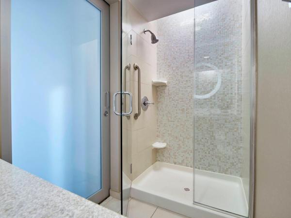 SpringHill Suites by Marriott Las Vegas Convention Center : photo 7 de la chambre studio lit king-size avec lit gigogne