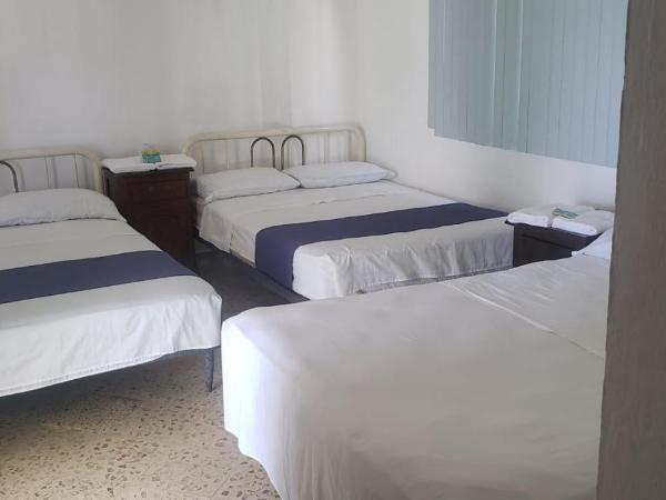 Casa Costa Brava : photo 5 de la chambre chambre triple avec salle de bains