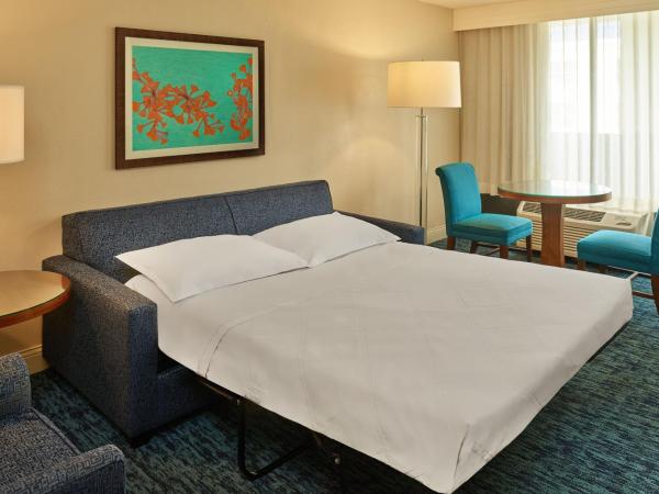 Sheraton Orlando Lake Buena Vista Resort : photo 2 de la chambre suite 1 chambre avec 2 lits doubles et canapé-lit - vue sur piscine