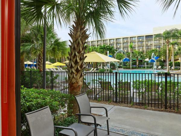 Sheraton Orlando Lake Buena Vista Resort : photo 4 de la chambre suite 1 chambre avec 2 lits doubles et canapé-lit - vue sur piscine