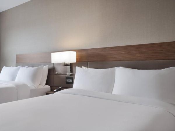 AC Hotel by Marriott Louisville Downtown : photo 2 de la chambre chambre double avec lit queen-size
