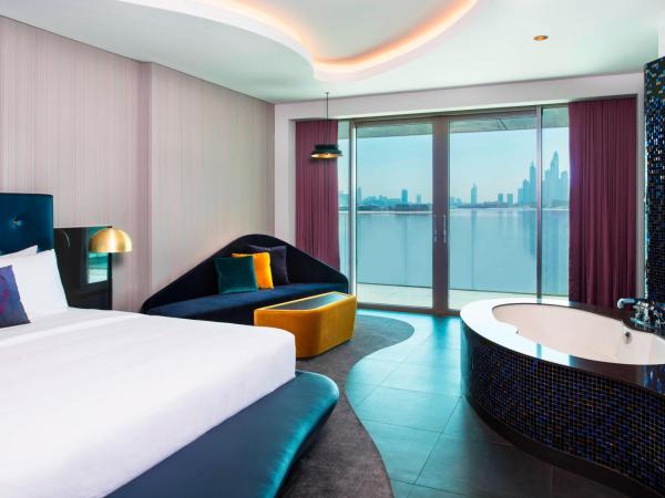 W Dubai - The Palm : photo 9 de la chambre mega two bedroom suite, balcony - access to aether bar, includes free flow of selected drinks from 4 pm-7 pm