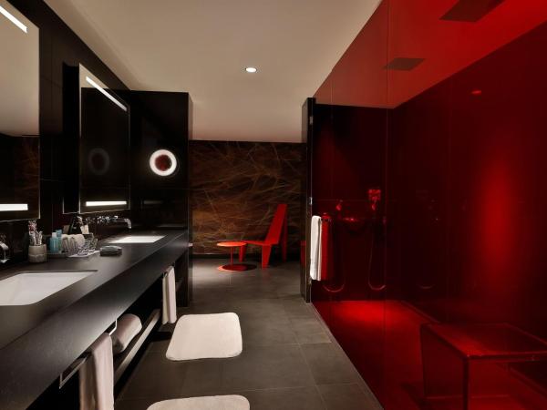 W Dubai - The Palm : photo 7 de la chambre marvelous suite, 1 bedroom suite, 1 king, balcony - access to aether bar, includes free flow of selected drinks from 4 pm-7 pm