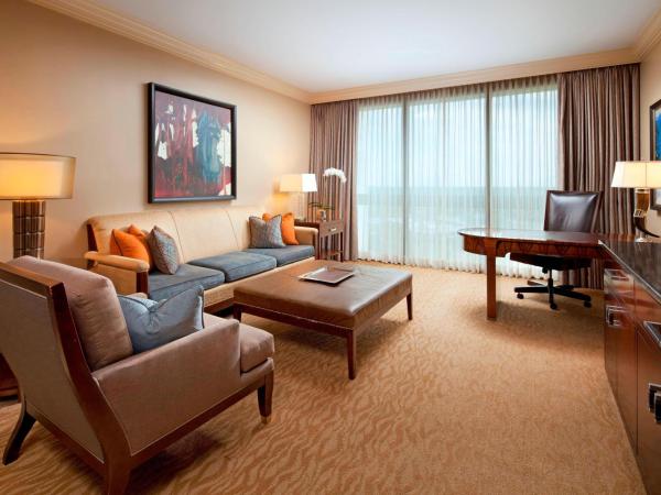 The St. Regis Houston : photo 2 de la chambre astor st. regis suite, 1 bedroom suite, 1 king, corner room