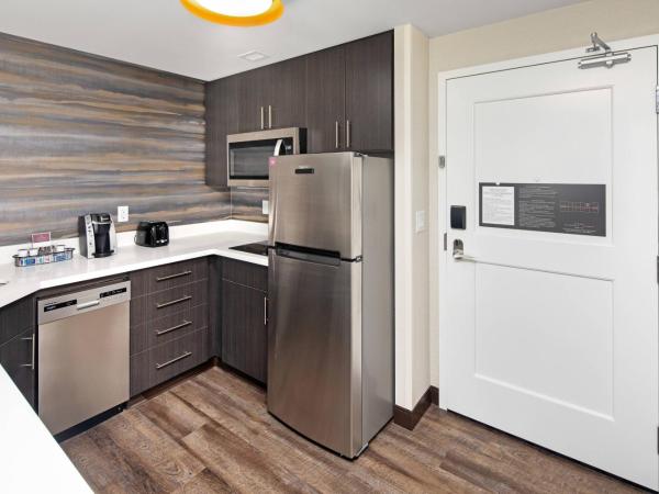 Residence Inn by Marriott Toronto Mississauga West : photo 1 de la chambre suite 1 chambre avec 1 lit king-size et canapé-lit