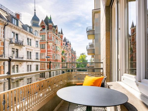 Neues Schloss Privat Hotel Zurich, Autograph Collection : photo 2 de la chambre grande chambre lit king-size supérieure avec balcon