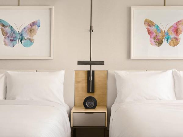 JW Marriott Parq Vancouver : photo 2 de la chambre two queen beds guest room - water view