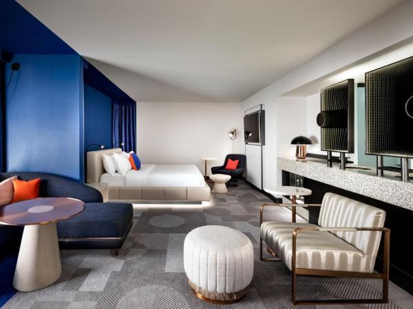 W Toronto : photo 4 de la chambre suite studio lit king-size - vue sur cour