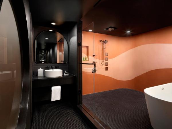 W Toronto : photo 5 de la chambre suite lit king-size wow - vue sur ville