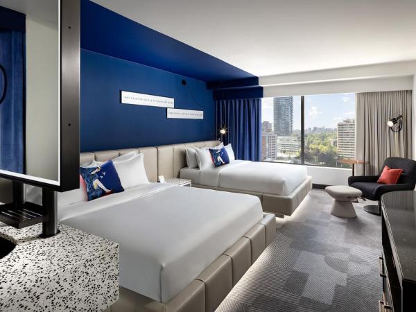 W Toronto : photo 1 de la chambre chambre fabuleuse avec 2 lits queen-size - vue sur ville