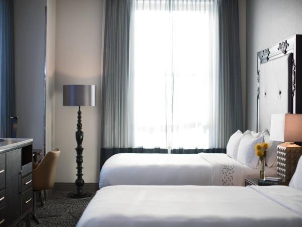 Renaissance Pittsburgh Hotel : photo 3 de la chambre chambre avec 2 lits queen-size et accès au salon-club