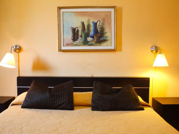 Albergo Garisenda : photo 8 de la chambre chambre double ou lits jumeaux avec salle de bains privative