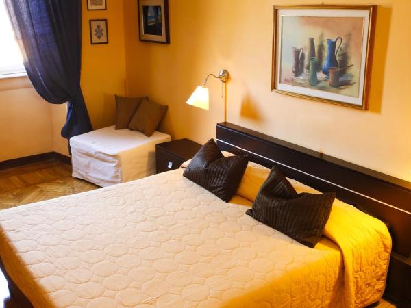 Albergo Garisenda : photo 9 de la chambre chambre double ou lits jumeaux avec salle de bains privative