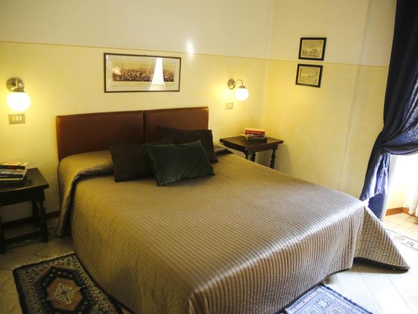 Albergo Garisenda : photo 7 de la chambre chambre double ou lits jumeaux avec salle de bains privative