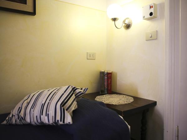 Albergo Garisenda : photo 1 de la chambre chambre double ou lits jumeaux avec salle de bains privative