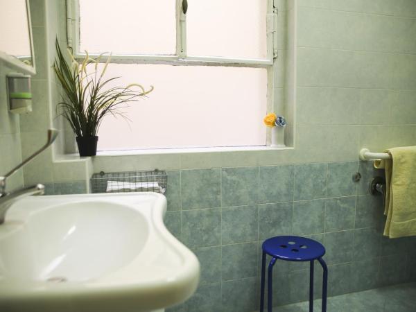 Albergo Garisenda : photo 10 de la chambre chambre double ou lits jumeaux avec salle de bains commune