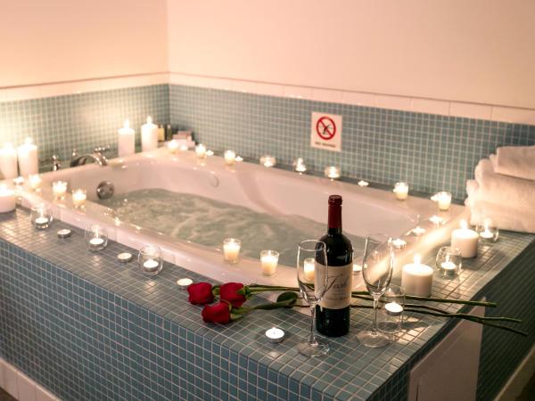 Trumbull and Porter - Detroit Downtown : photo 4 de la chambre chambre lit king-size avec baignoire spa