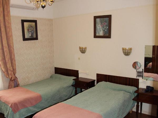Hotel Cronstadt : photo 1 de la chambre chambre lits jumeaux - vue sur jardin