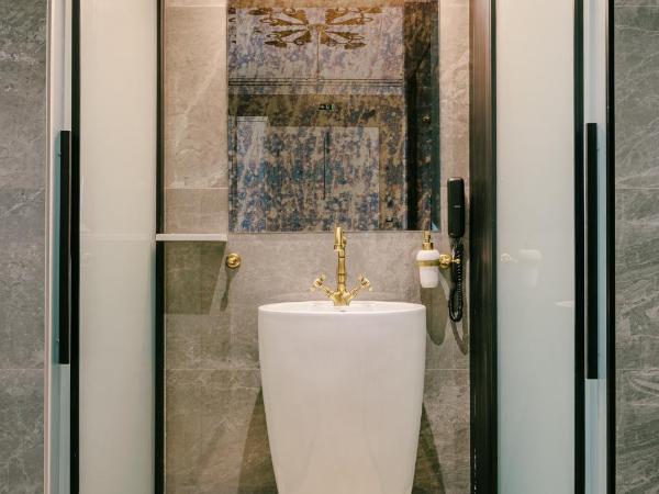 Neapolis 1897 Boutique Luxury Rooms : photo 5 de la chambre chambre triple exécutive - rez-de-chaussée