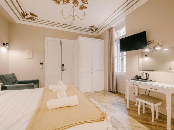 Neapolis 1897 Boutique Luxury Rooms : photo 6 de la chambre chambre triple exécutive - rez-de-chaussée