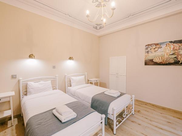 Neapolis 1897 Boutique Luxury Rooms : photo 4 de la chambre chambre lits jumeaux en rez-de-chaussée - personnes à mobilité réduite