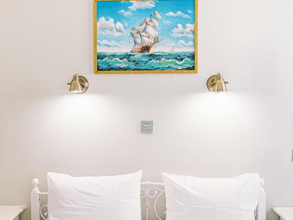 Neapolis 1897 Boutique Luxury Rooms : photo 6 de la chambre chambre double deluxe avec balcon - 1er Étage