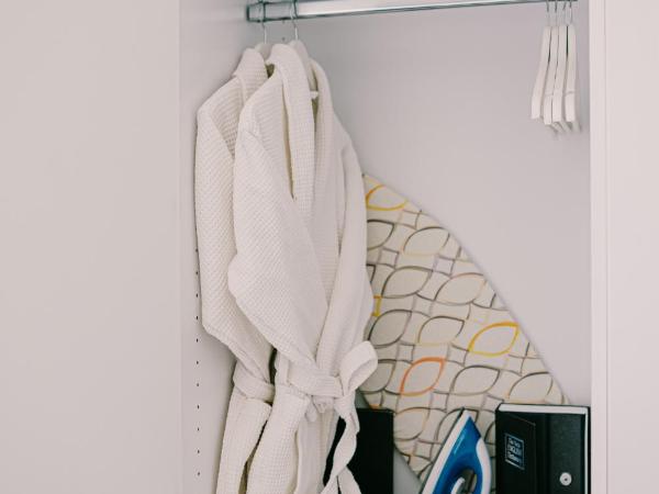 Neapolis 1897 Boutique Luxury Rooms : photo 1 de la chambre chambre lits jumeaux en rez-de-chaussée - personnes à mobilité réduite