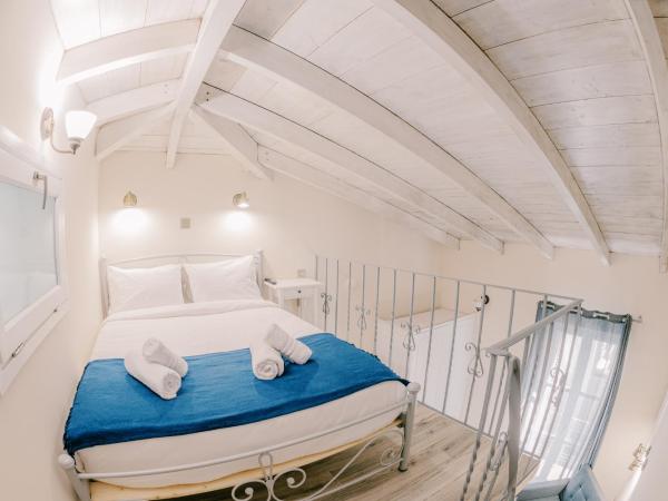 Neapolis 1897 Boutique Luxury Rooms : photo 2 de la chambre chambre triple avec balcon - 3e Étage