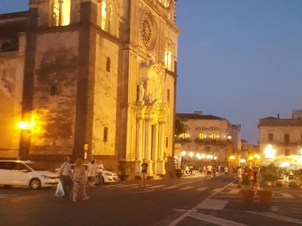 B&B United States of Europe : photo 6 de la chambre chambre triple avec salle de bains privative