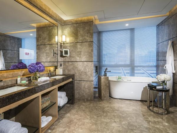 Four Seasons Hotel Shenzhen : photo 4 de la chambre suite lit king-size exécutive