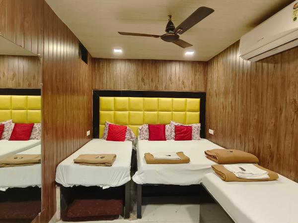 Hotel Janata : photo 10 de la chambre chambre deluxe avec 2 lits queen-size