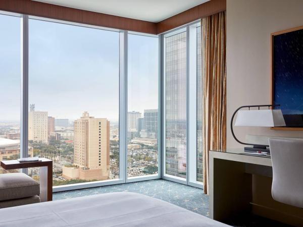 Marriott Marquis Houston : photo 1 de la chambre chambre lit king-size exécutive d’angle - vue sur piscine