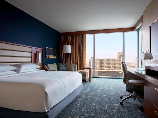 Marriott Marquis Houston : photo 3 de la chambre chambre lit king-size exécutive d’angle - vue sur piscine