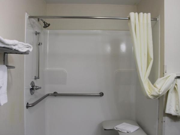 Quality Suites : photo 2 de la chambre suite avec 2 lits doubles - accessible aux personnes à mobilité réduite - non-fumeurs