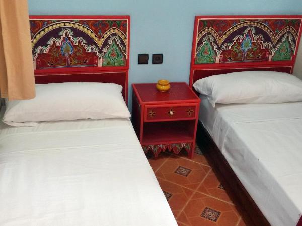 Hotel Maram : photo 3 de la chambre chambre double standard avec salle de bains et toilettes communes