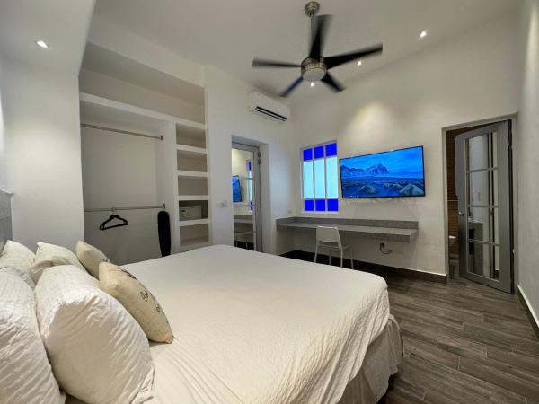 Casa Tortugas Boutique Hotel, An Authentic Hidden Gem in Cancun : photo 6 de la chambre suite lit king-size principale - vue sur lagune