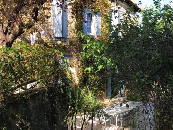 Le Mas des Oliviers Nîmes : photo 7 de la chambre chambre double - vue sur piscine