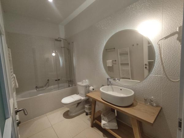 XII Century Heritage Hotel : photo 7 de la chambre chambre double ou lits jumeaux supérieure avec vue sur ville