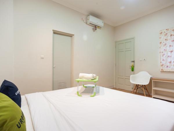 Urbanview Hotel Jagakarsa by RedDoorz : photo 3 de la chambre chambre double Économique