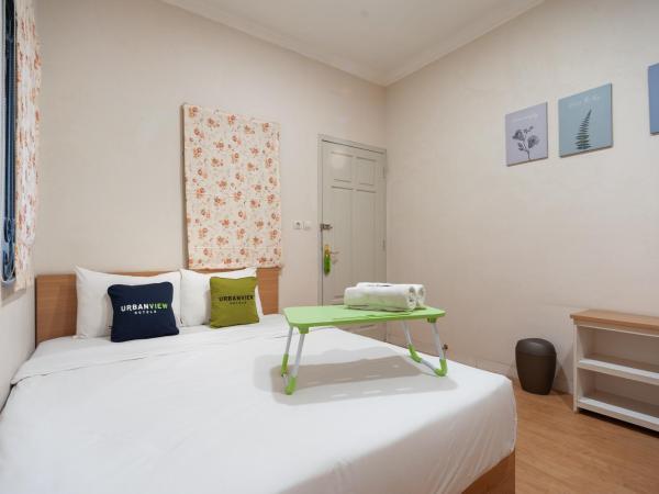 Urbanview Hotel Jagakarsa by RedDoorz : photo 1 de la chambre chambre double supérieure