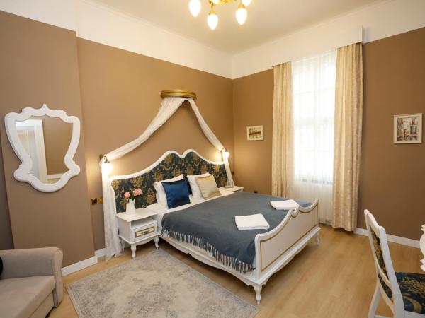 Villabaroque_Eger : photo 1 de la chambre chambre triple exécutive