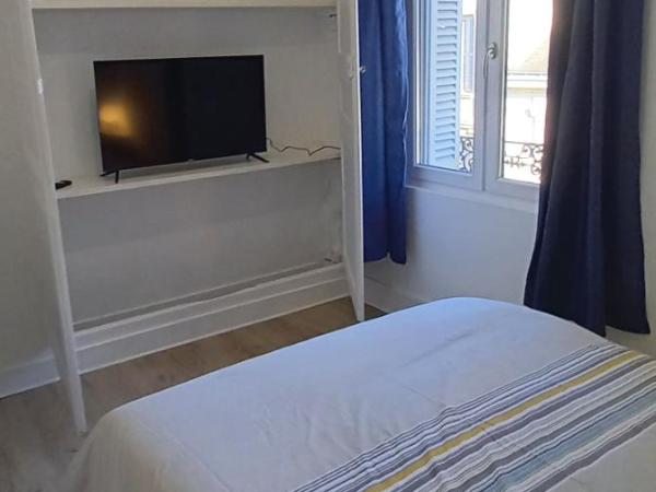 Histoire de Loire - LAYON : photo 2 de la chambre chambre double avec salle de bains commune